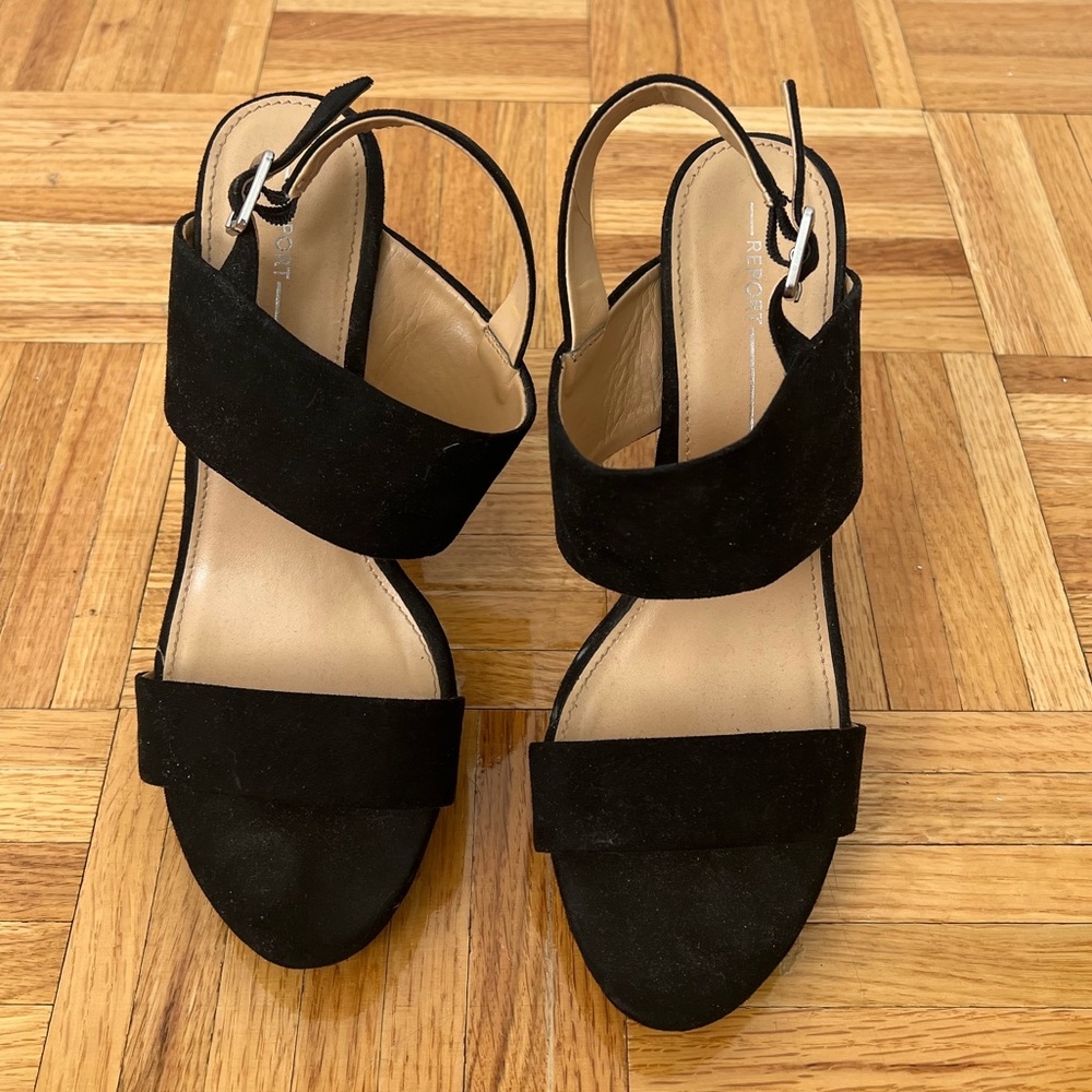 Black wedges